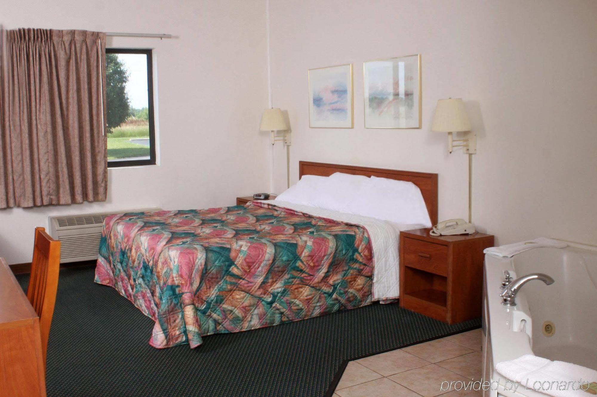 Centerstone Inn & Suites Carlyle Ngoại thất bức ảnh