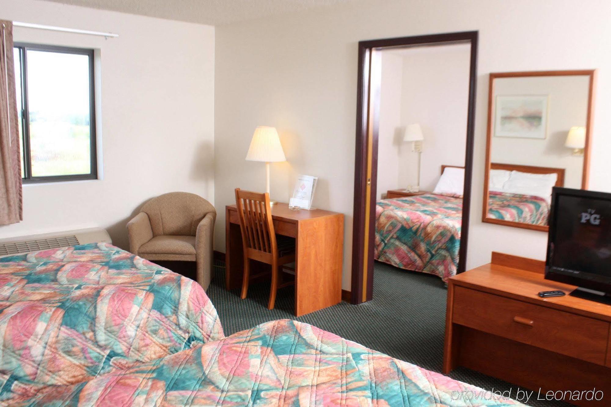 Centerstone Inn & Suites Carlyle Ngoại thất bức ảnh